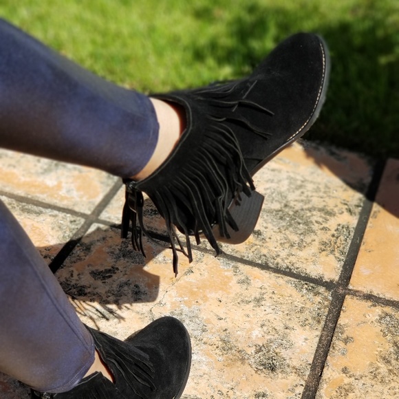 NEW BLACK FAUX SUEDE FRINGE ANKLE BOOTIES - Picture 5 of 5